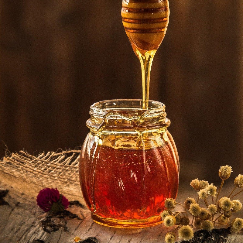 Vitamin E và mật ong mang đến công dụng dưỡng ẩm tuyệt vời.